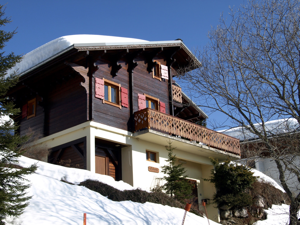 Chalet Mahana in the snow